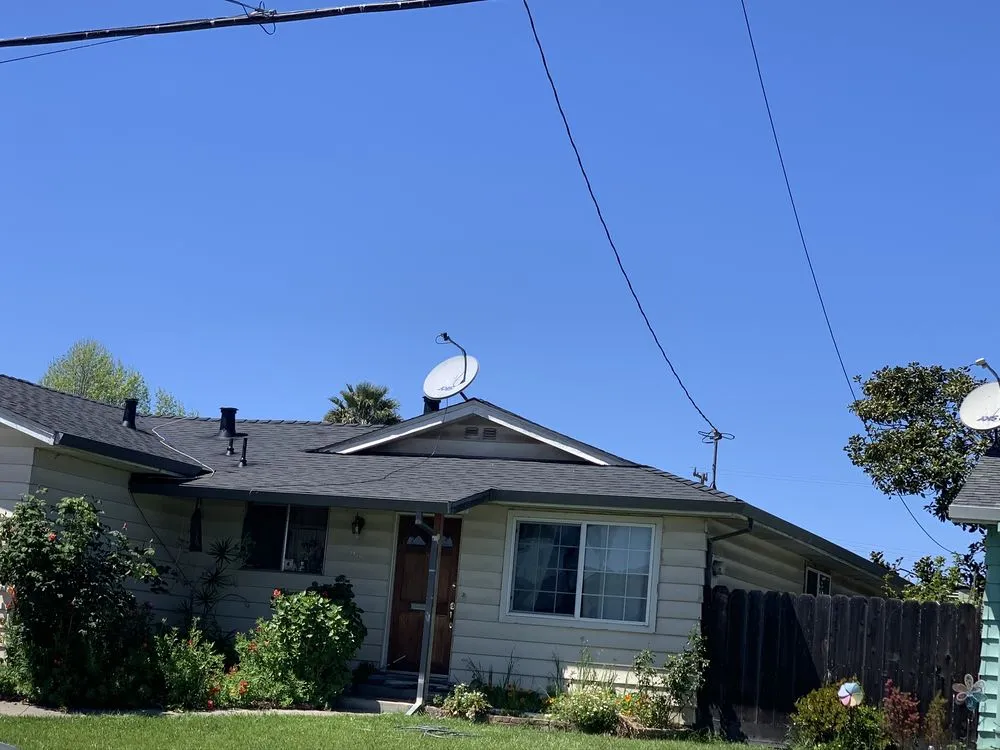 Slide of Lanuza Roofing