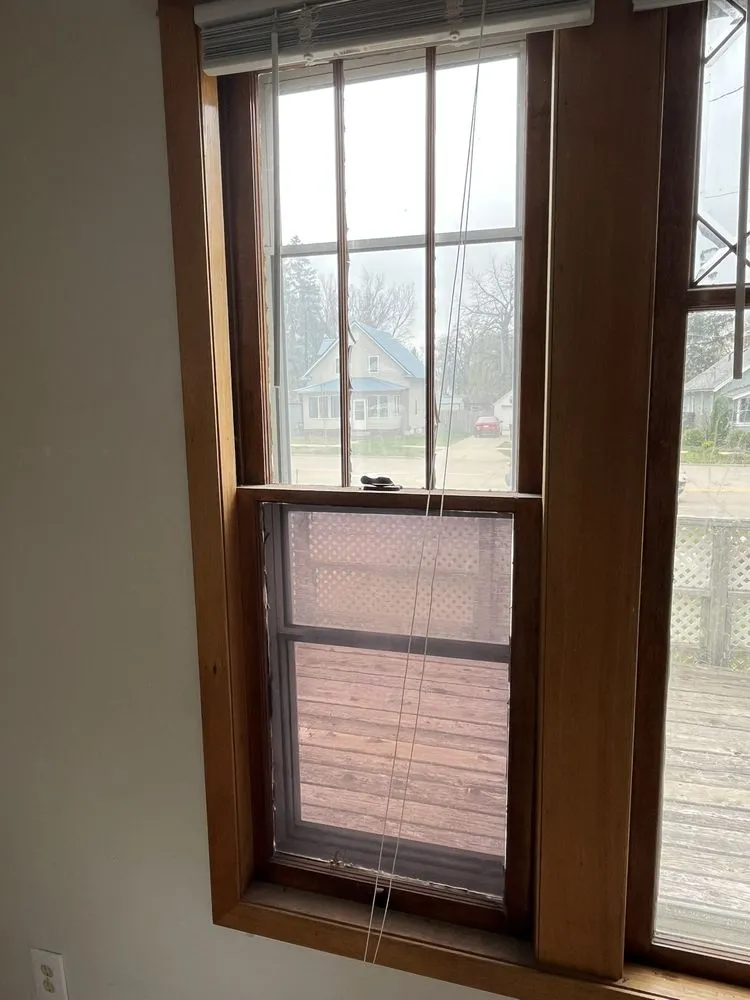 Slide of Larson Siding & Windows