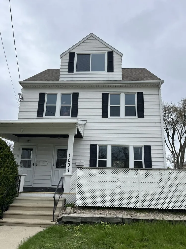Slide of Larson Siding & Windows