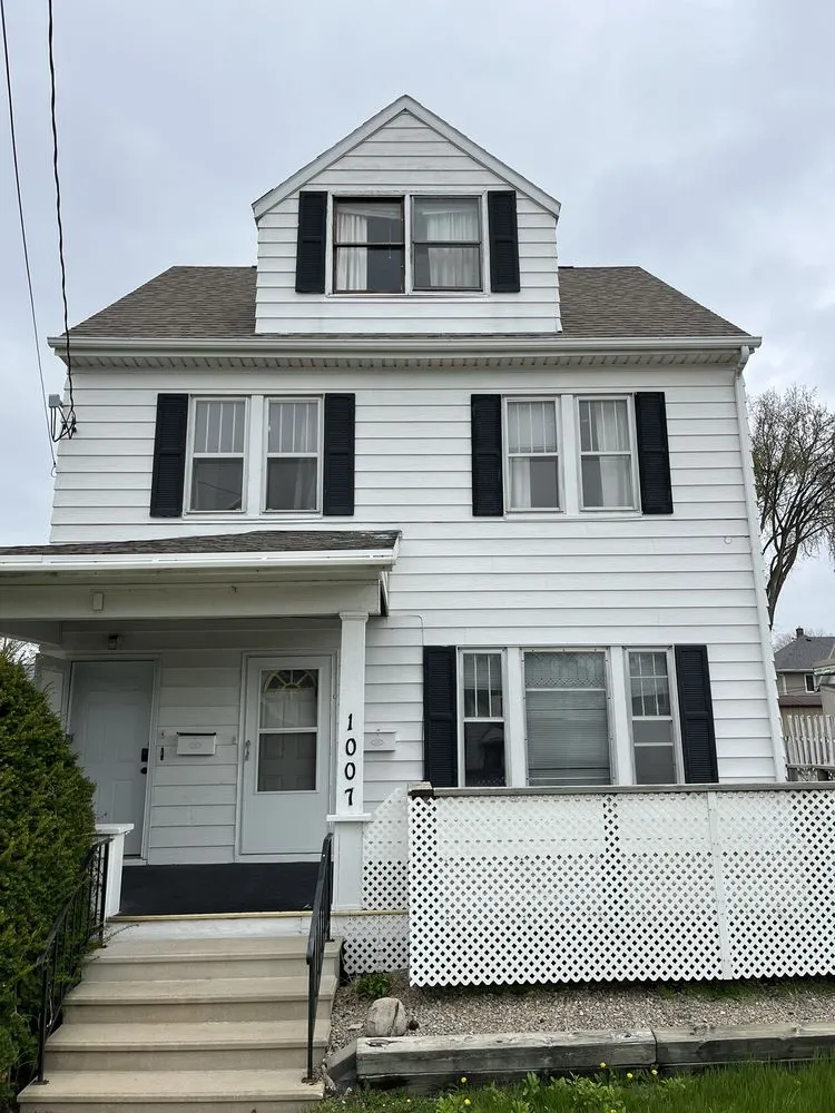 Slide of Larson Siding & Windows