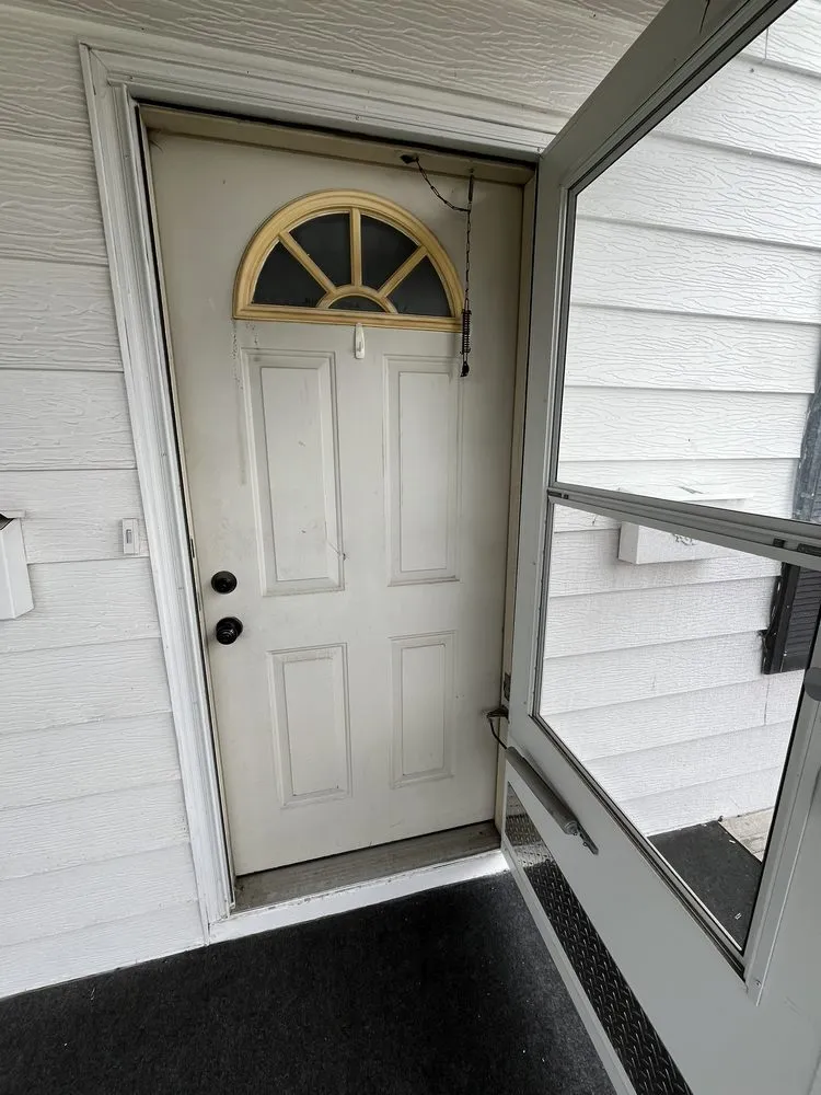 Slide of Larson Siding & Windows