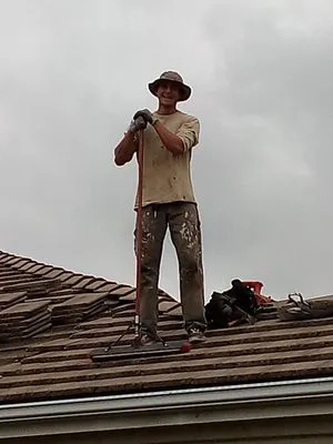 Latchford Roofing Logo