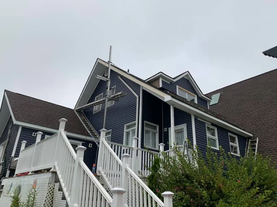 Slide of LE All Season Roofing & Siding