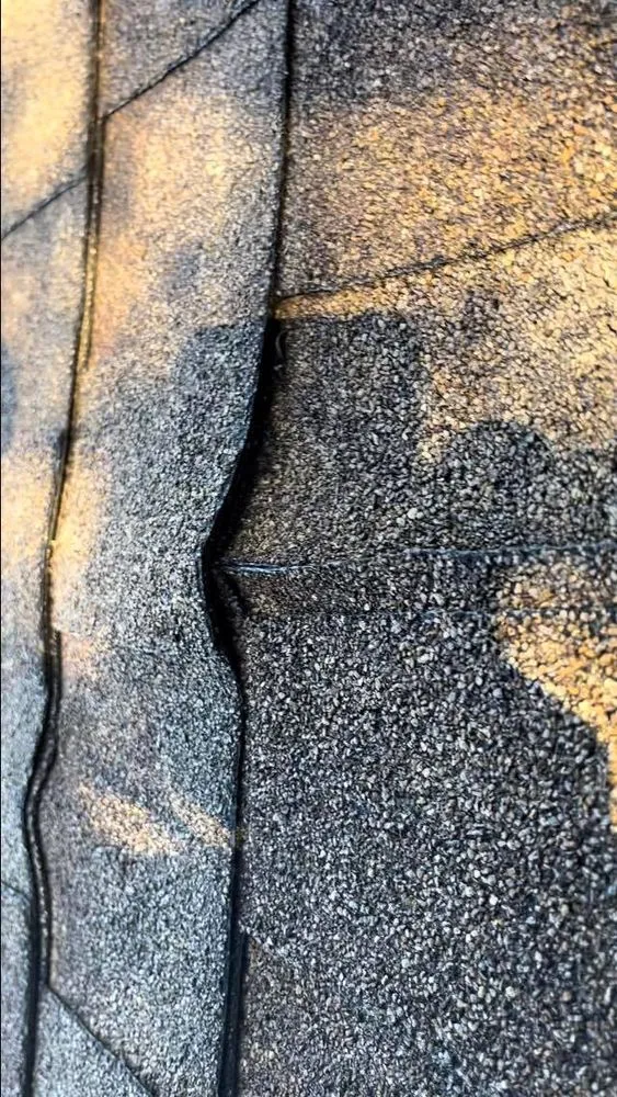 Slide of LE All Season Roofing & Siding