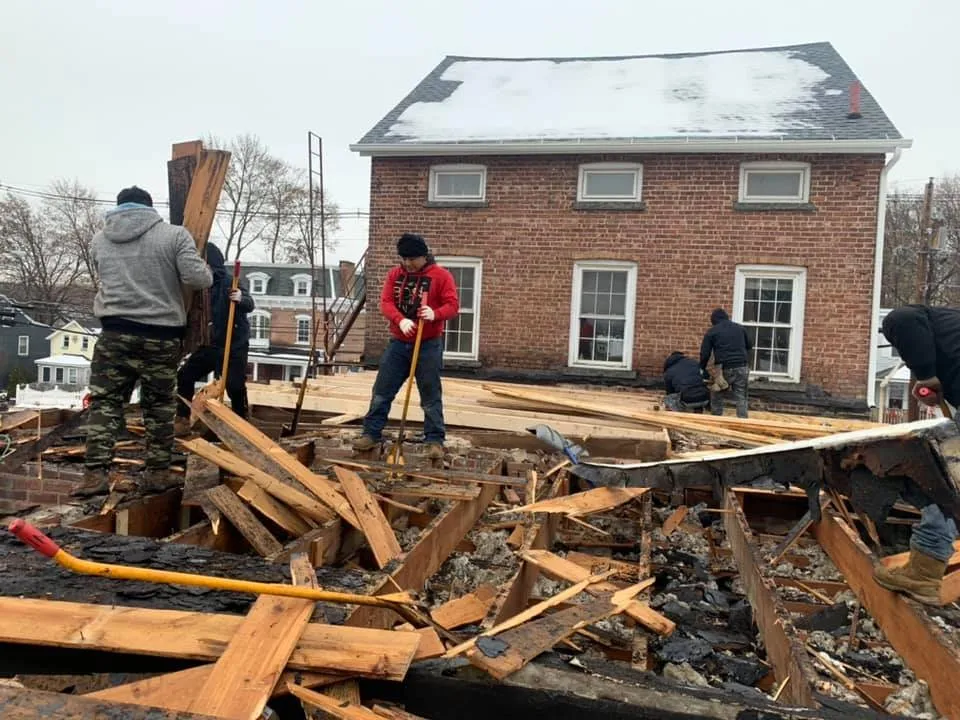 Slide of LE All Season Roofing & Siding