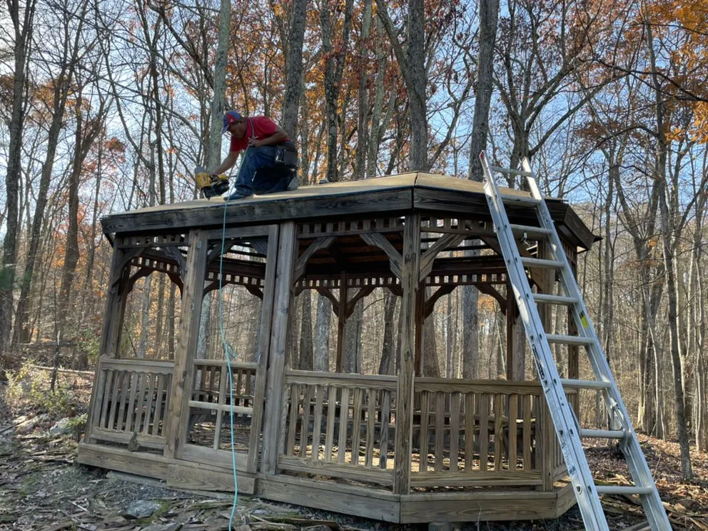 Slide of LE All Season Roofing & Siding