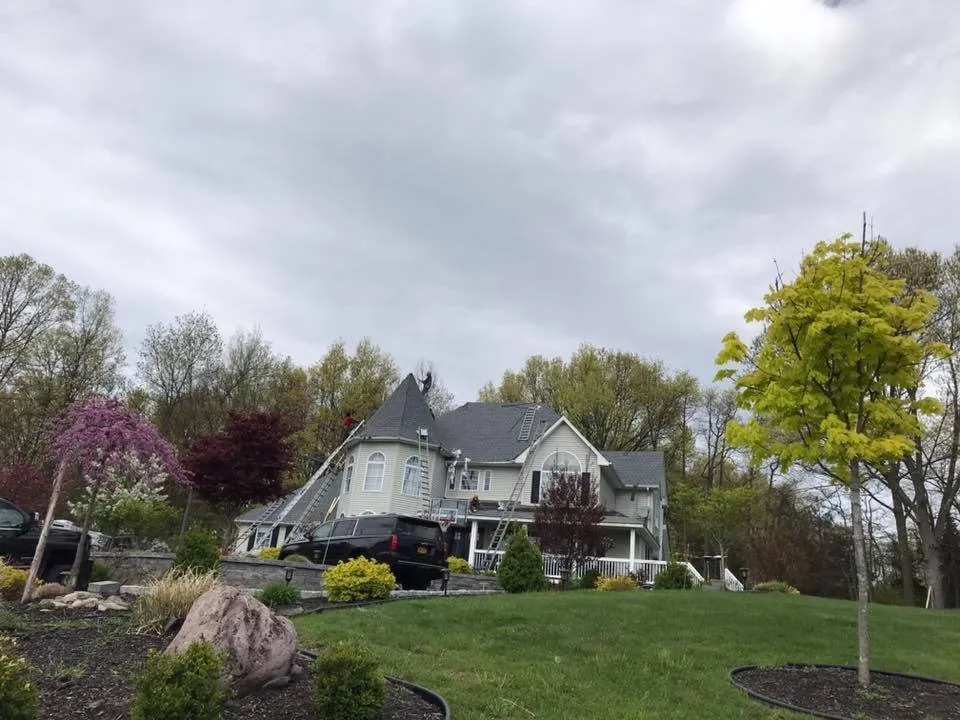 Slide of LE All Season Roofing & Siding