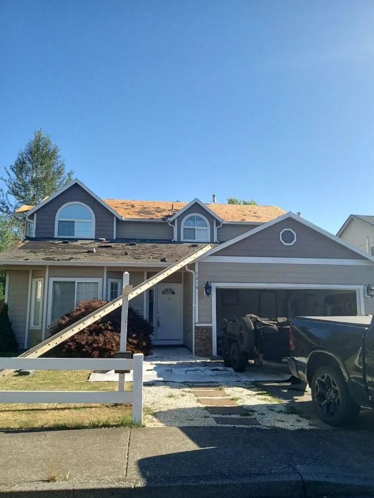 Slide of Le Luxe Handyman Services