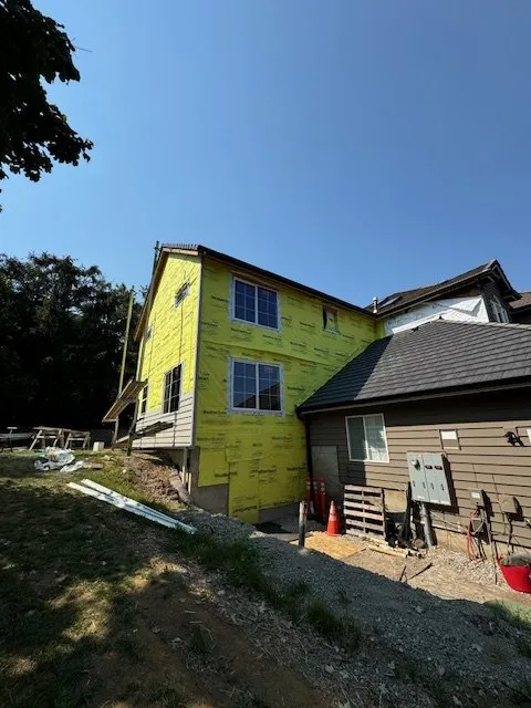 Slide of Le Luxe Handyman Services