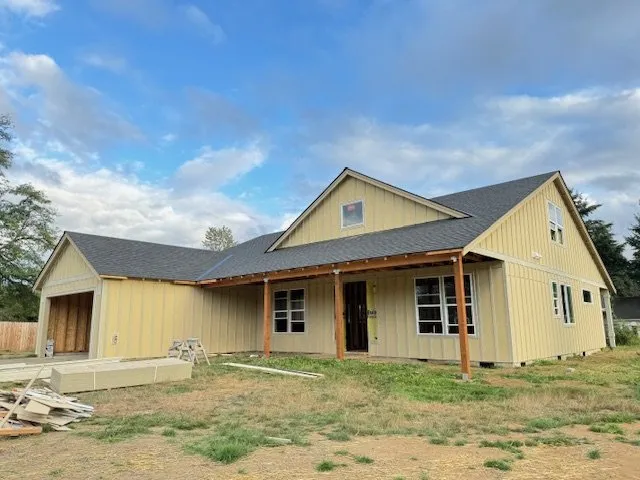 Slide of Le Luxe Handyman Services