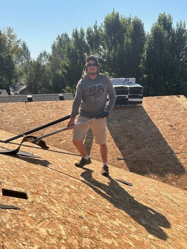 Slide of Le Luxe Handyman Services