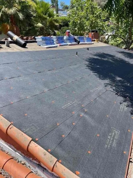 Slide of LE Roofing