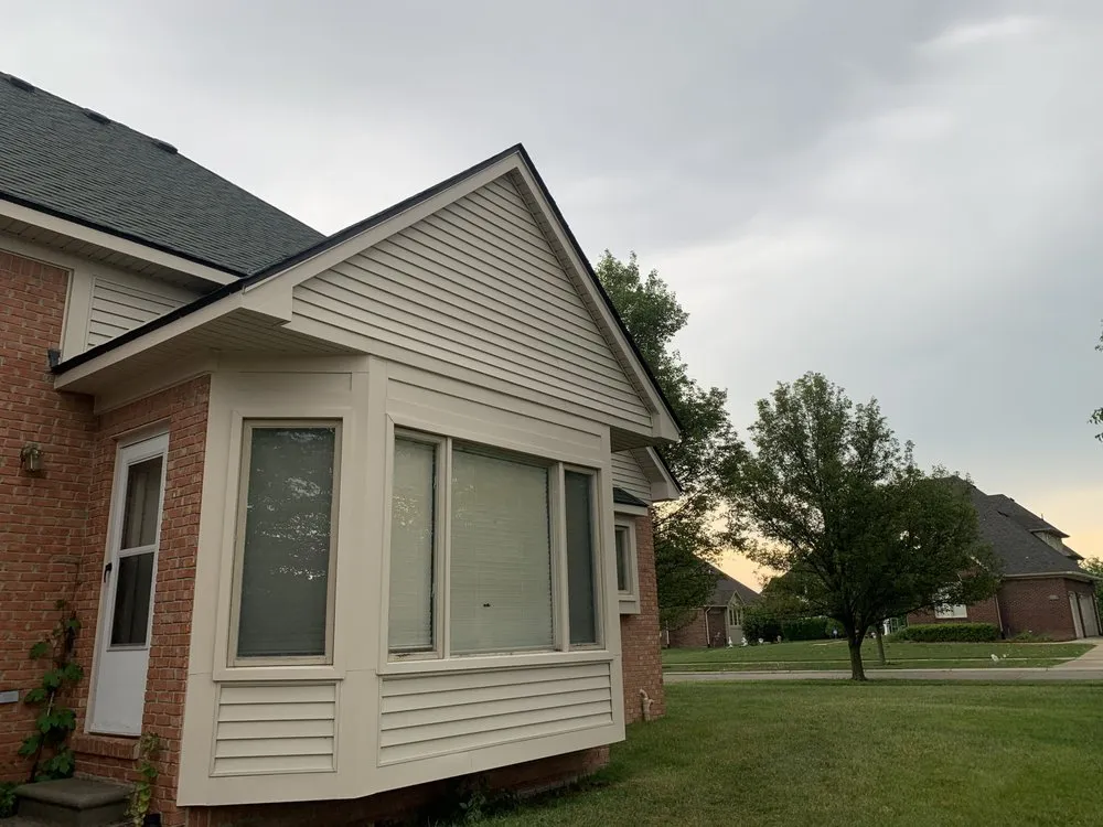 Top-rated roof installation experts serving St Clair Shores, MI - Leach Construction