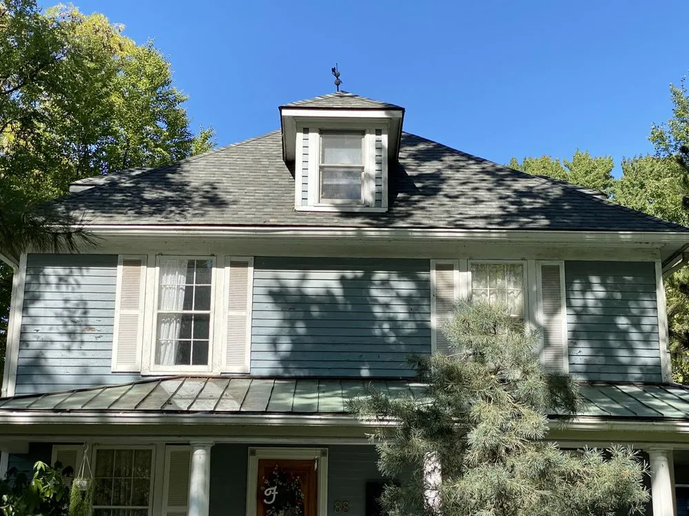Local residential roofing service experts serving St Clair Shores, MI - Leach Construction