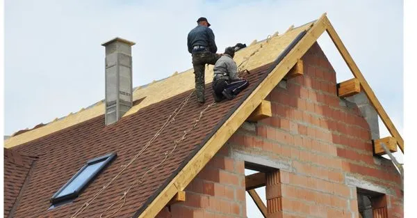 LeakMaster Roofing Logo