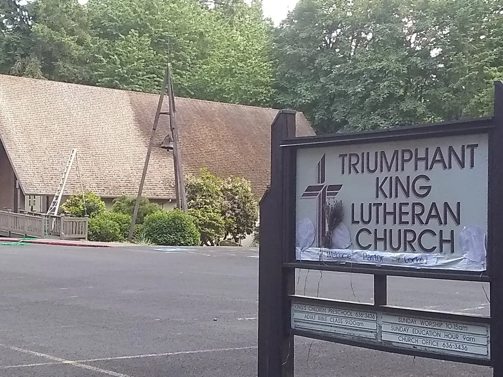 Slide of Lee Majors Roofing