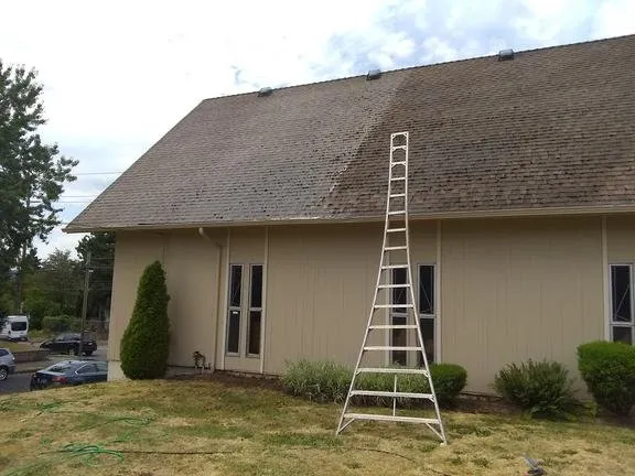 Slide of Lee Majors Roofing