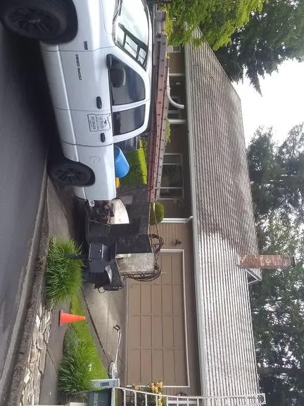 Slide of Lee Majors Roofing