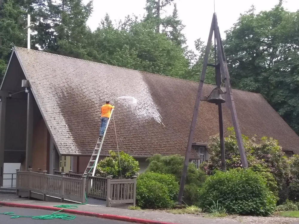 Slide of Lee Majors Roofing