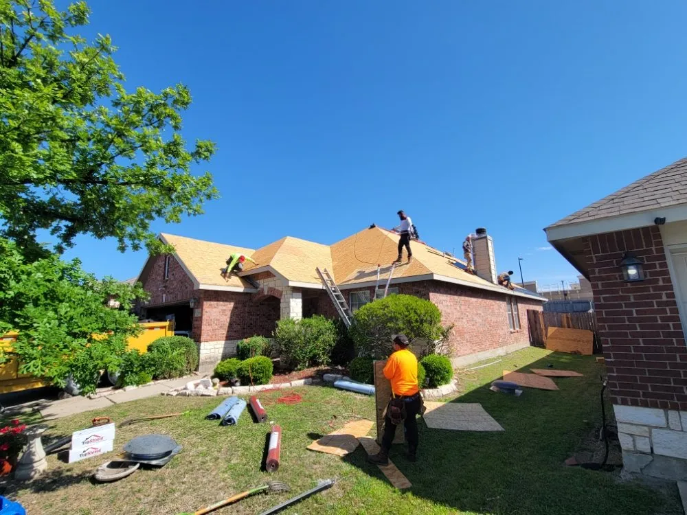 Slide of Lee's Roofing & Construction