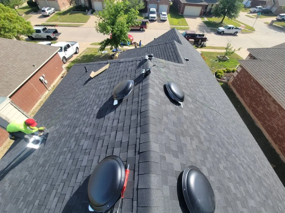 Slide of Lee's Roofing & Construction