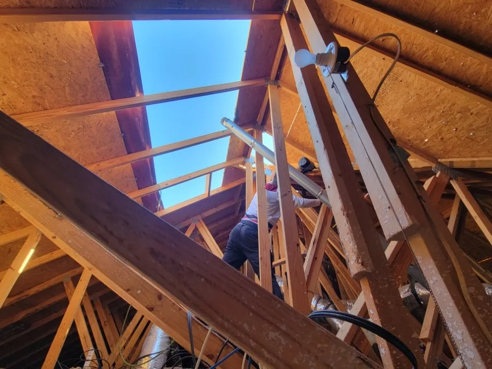 Slide of Lee's Roofing & Construction