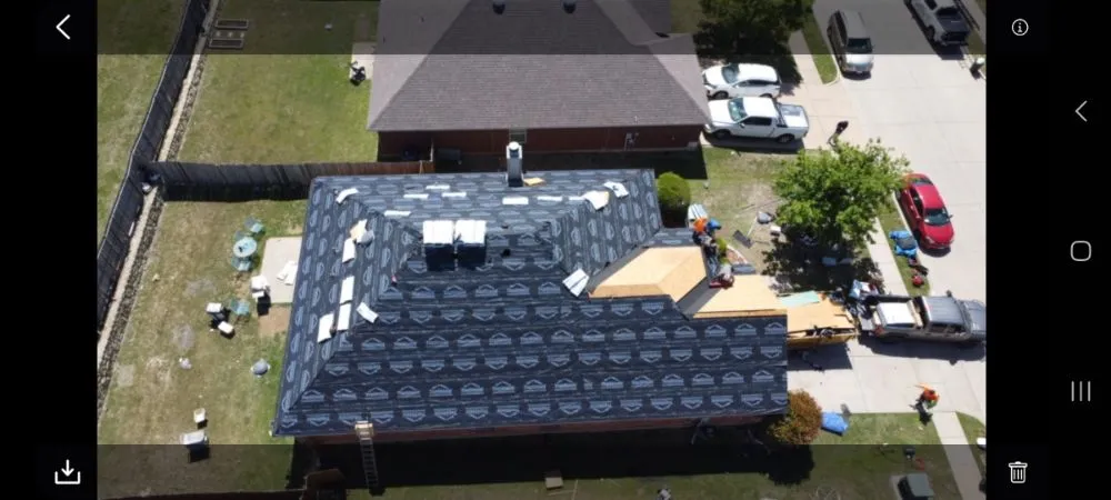 Slide of Lee's Roofing & Construction