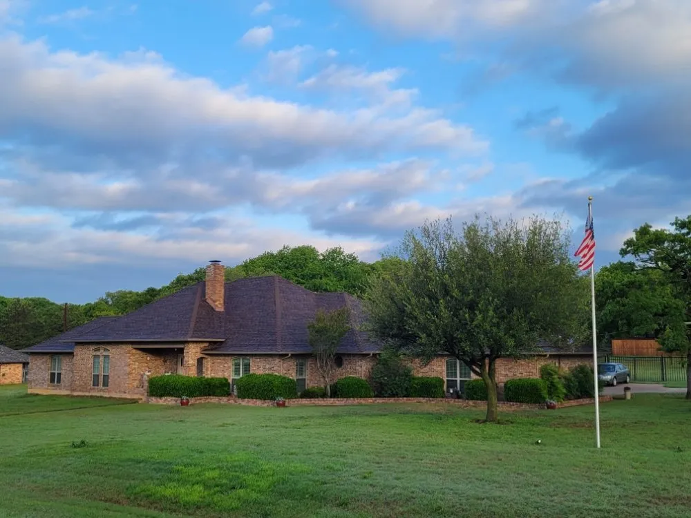 Slide of Lee's Roofing & Construction