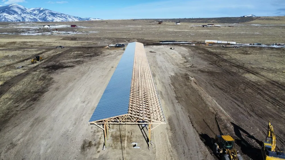 Slide of Lee's Roofing