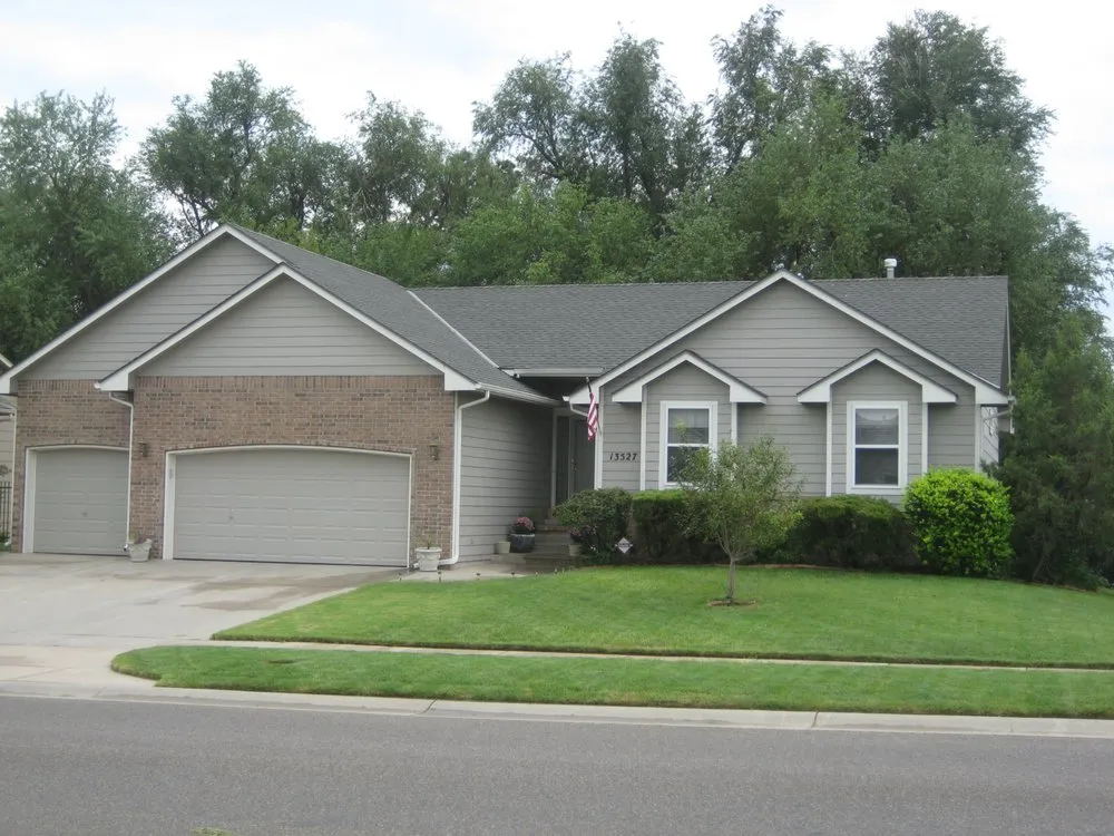 Slide of Lee's Roofing