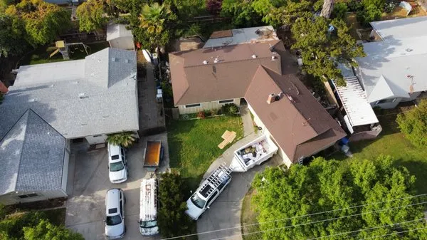 Legend Roofing Company Logo