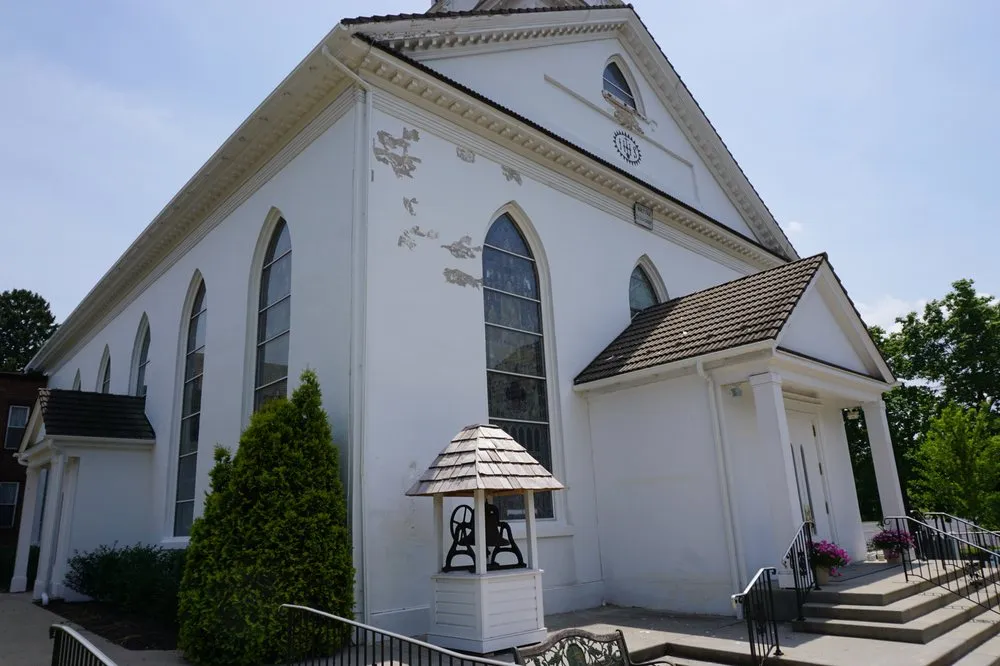 Slide of Lehigh Gap Seamless Gutter