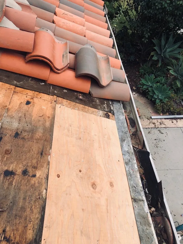 Slide of Lemus Roofing