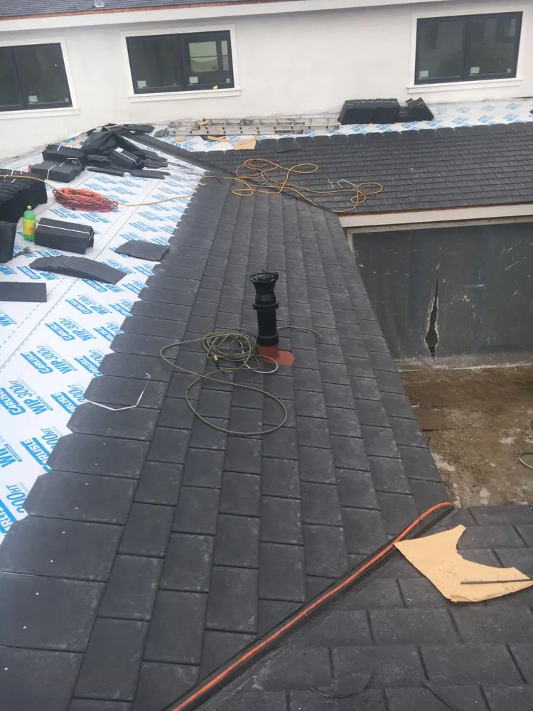 Slide of Lemus Roofing