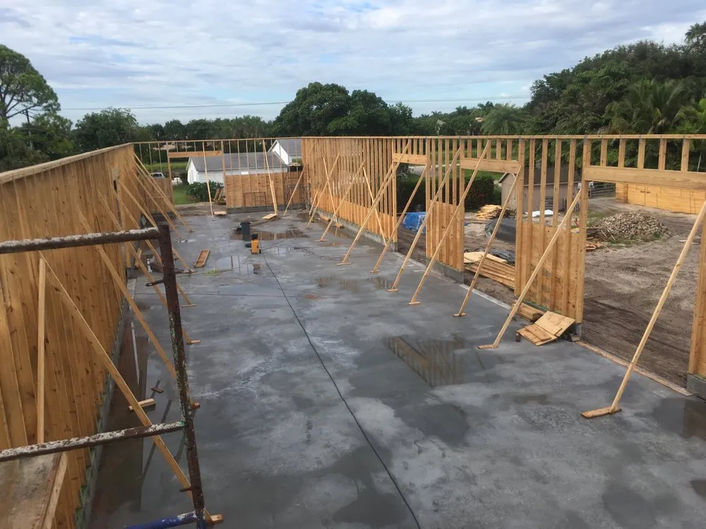 Slide of Leo Construction Roofing