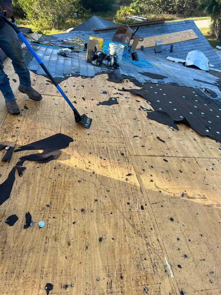 Slide of Leo Construction Roofing