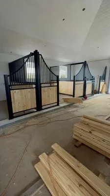 Leo Construction Roofing Logo