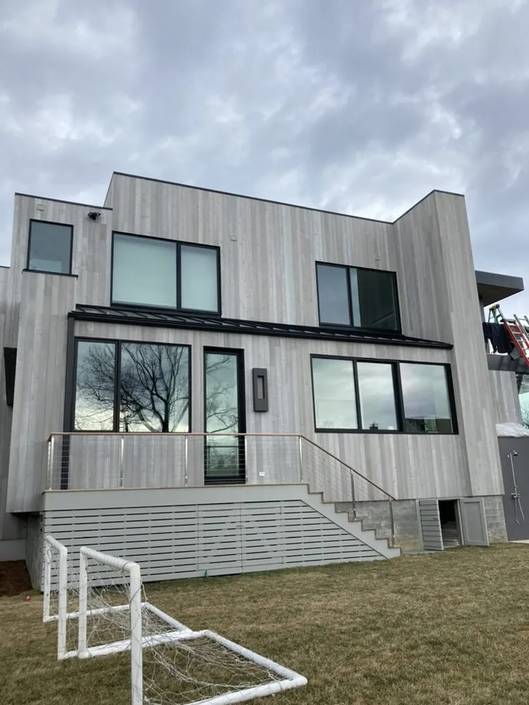 Slide of Leo Contractor