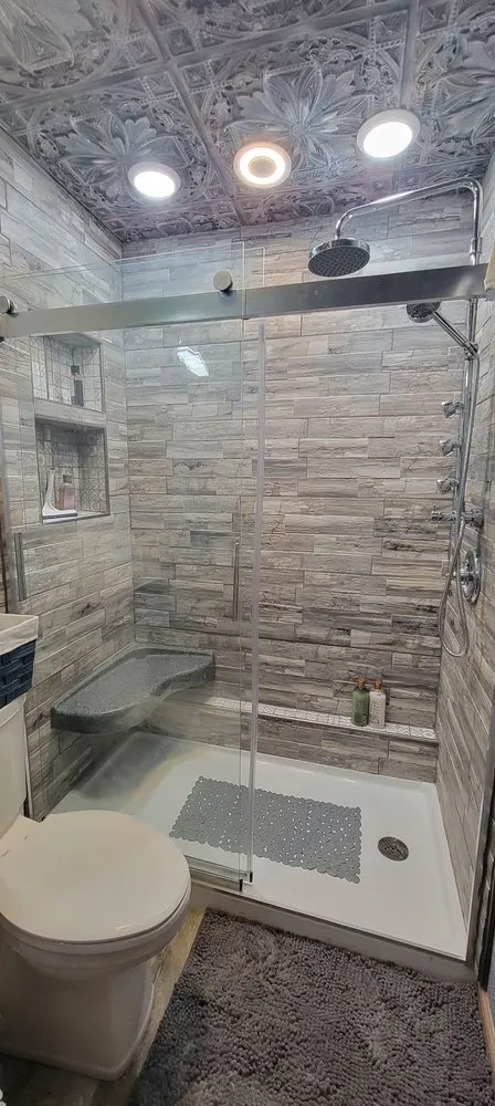 Slide of Leo Indy Construction