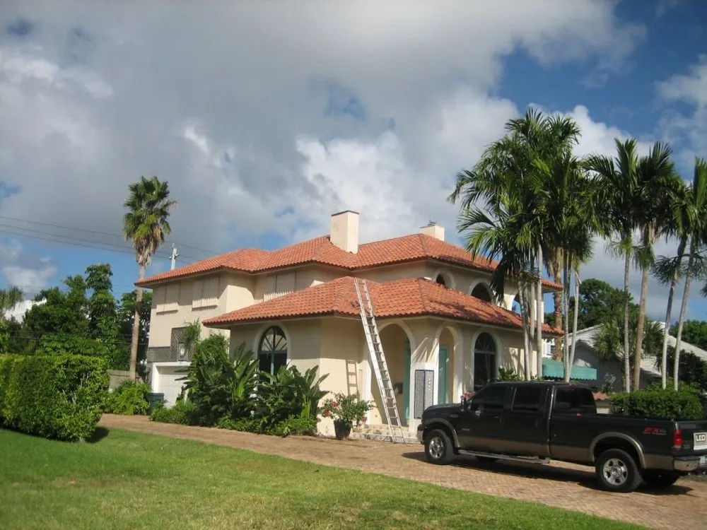 Slide of Leo Roofing & Construction