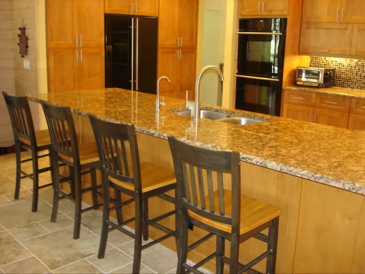 Slide of Leo Roofing & Construction