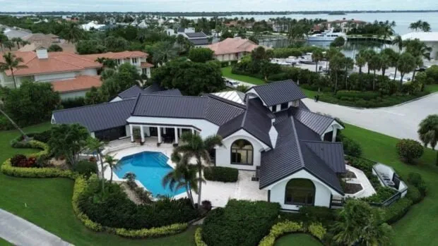 Slide of Leo Roofing & Construction