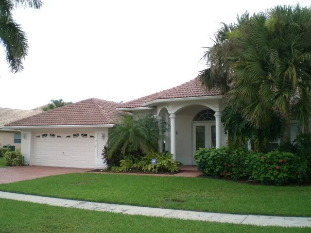 Slide of Leo Roofing & Construction