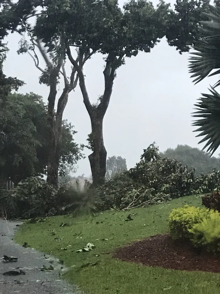 Slide of Leo Roofing & Construction