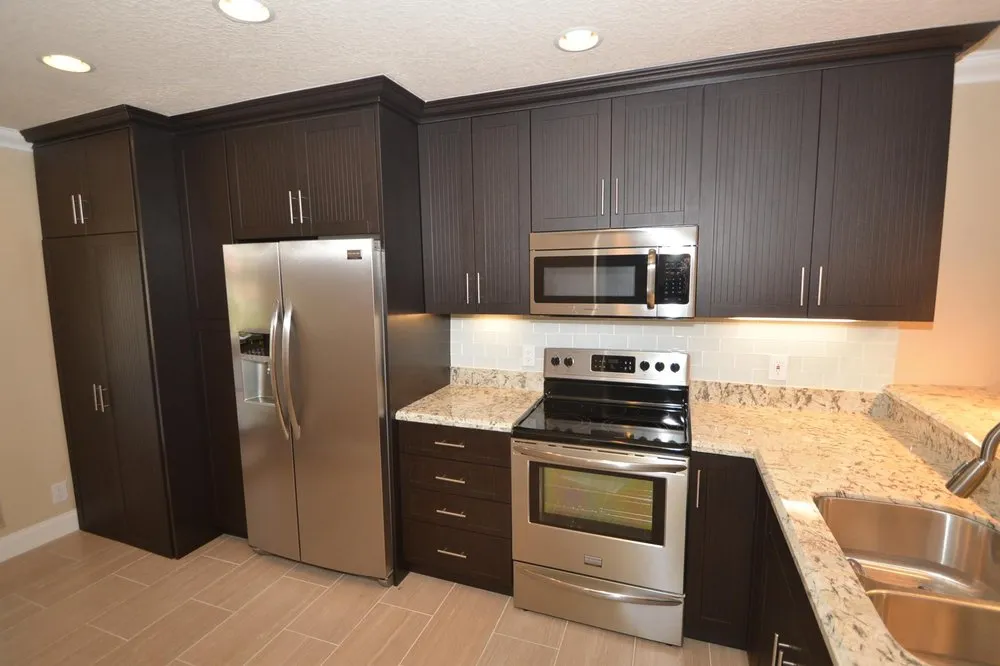 Slide of Leo Roofing & Construction