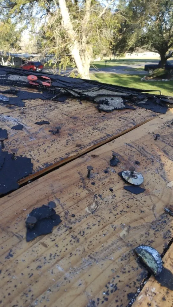 Local shingle roofing service experts serving Beasley, TX - Leo Roofing & More