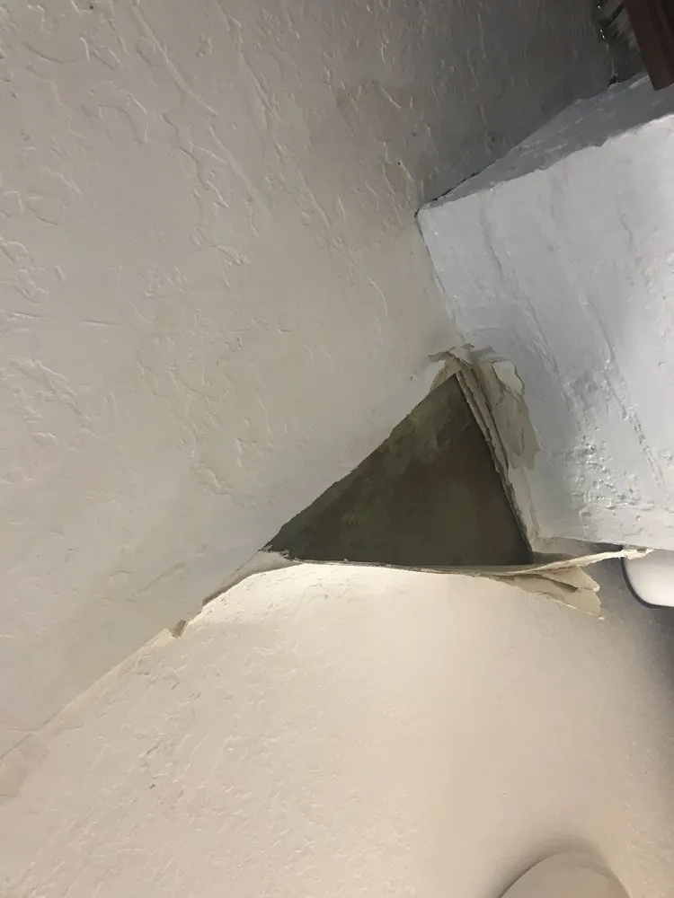 Slide of Leo Roofing