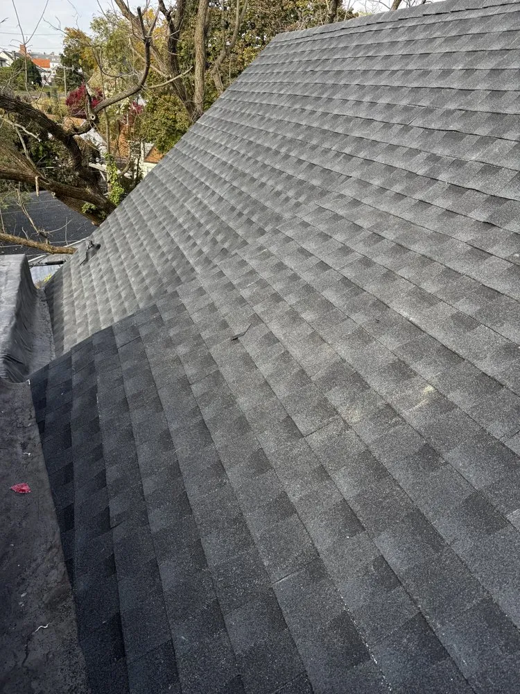 Slide of Leon Teck General Construcción