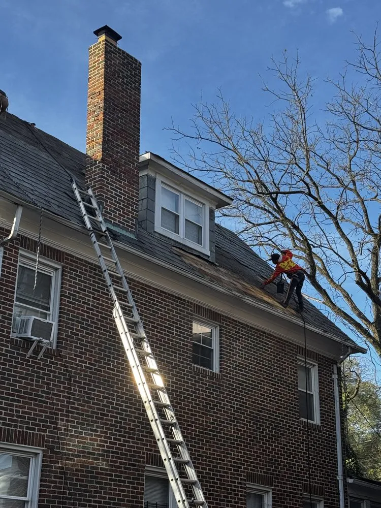 Slide of Leon Teck General Construcción