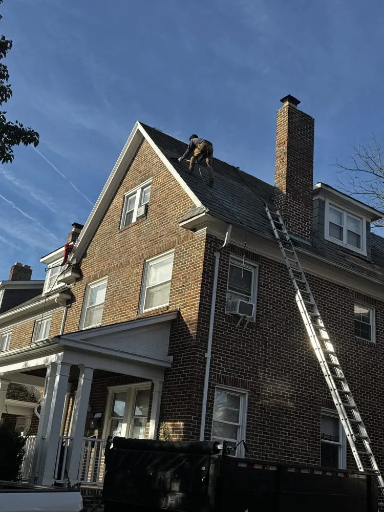 Slide of Leon Teck General Construcción